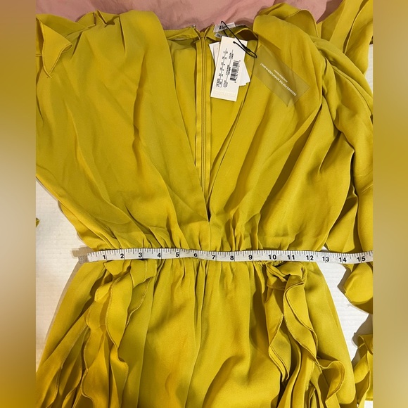 Andrean Iyama lemon ruffles shorts rompers - Picture 6 of 9
